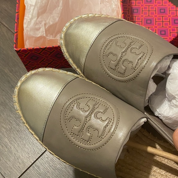 Women NEW TORY BURCH leather espadrille